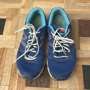 Women's New Balance Running Shoes Size 8.5‎